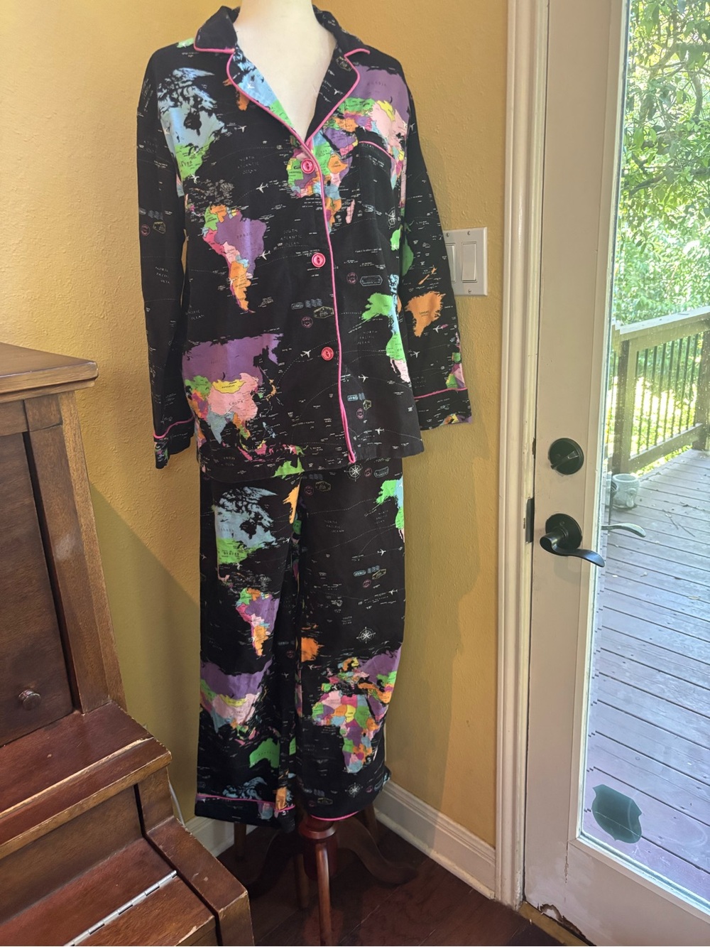 BedHead vintage Black World Map Pajama Set with Multicolor Print. Medium - Picture 3 of 16